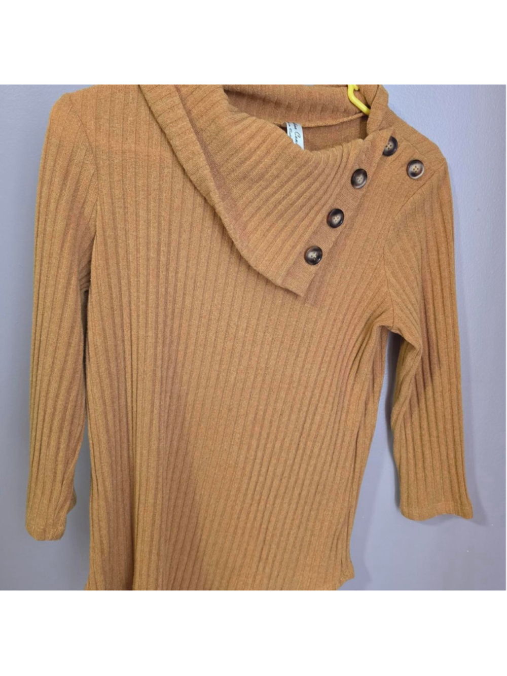 Mustard ribbed knit sweater with button detail #knitwear #cozy